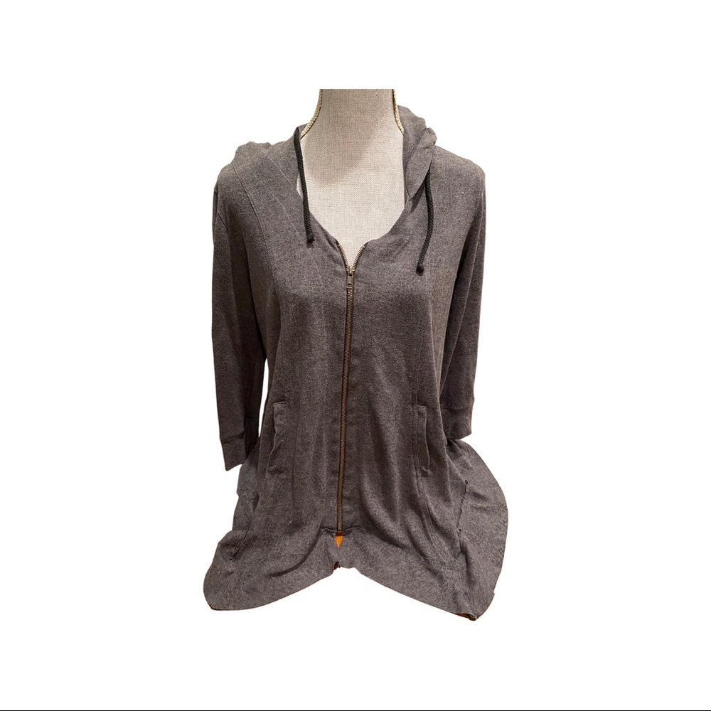 Long, zip up hoodie with monochromatic pattern